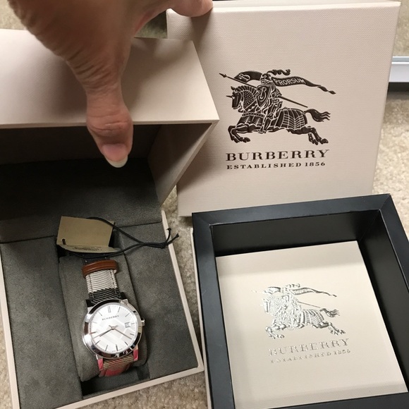💯 authentic Burberry nova check watch - Picture 2 of 7